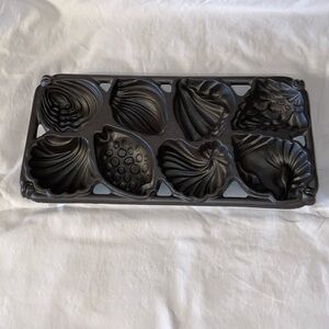 RARE NEW WILLIAMS-SONOMA SEASHELL MUFFIN/CAKE PAN